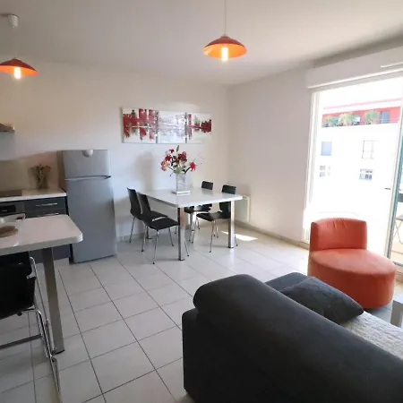 2p A Avec Terrasse Et Garage - Fr-1-472-117 塞特港