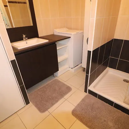 2p A Avec Terrasse Et Garage - Fr-1-472-117 Apartment