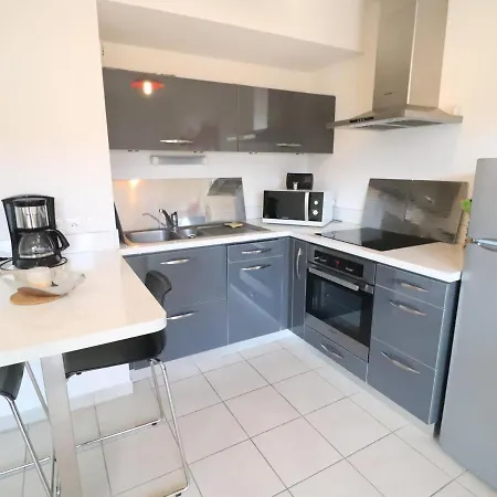 2p A Avec Terrasse Et Garage - Fr-1-472-117 *