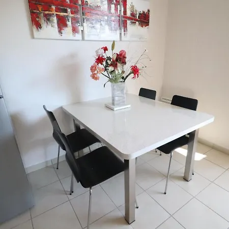 2p A Avec Terrasse Et Garage - Fr-1-472-117 * Sète