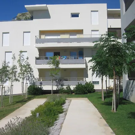 T2 Avec Terrasse, Parking Et Piscine A Sete, Proche - Fr-1-472-117 Apartment *